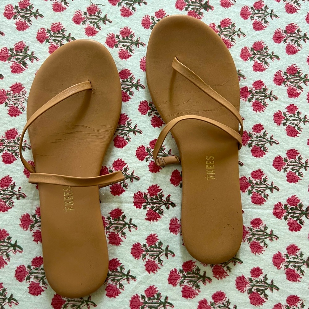 Tkees sandals size 7